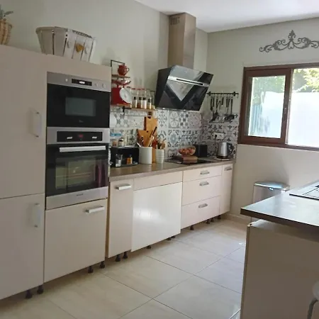 Maison Avec Grand Jardin Et Jacuzzi Proche De L'etang De Thau Casa de Férias Frontignan